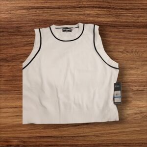 karl Lagerfield  Sleevless Sweater